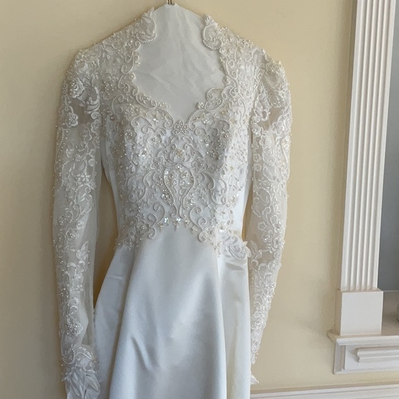 Stunning Vintage Custom Wedding Dress - Picture 2 of 12